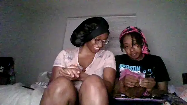 Snapshot of dezzidavill chatting on 02-21-26, 03:07 dezzidavill online show from 02-21-26, 03:07