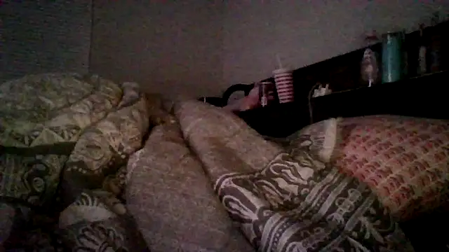 Snapshot of dezzidavill chatting on 02-22-26, 03:18 dezzidavill online show from 02-22-26, 03:18