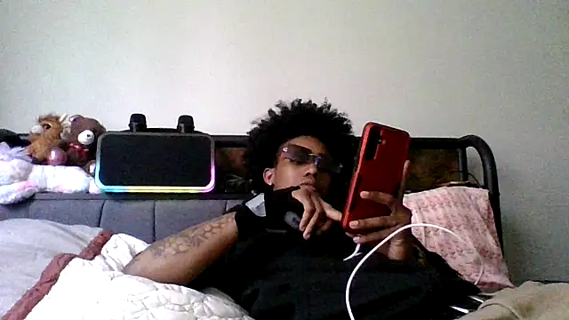 Snapshot of dezzidavill chatting on 03-20-26, 06:57 dezzidavill online show from 03-20-26, 06:57