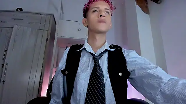 tylernova online show from 12-17-25, 03:56