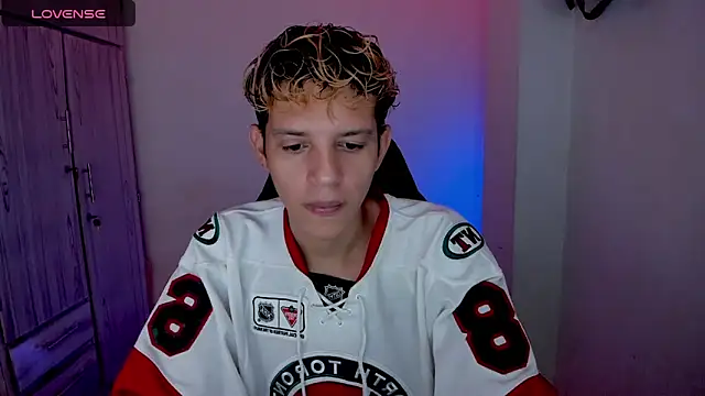 tylernova online show from 04-04-26, 03:27