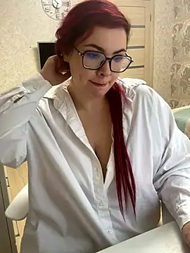 Snapshot of EmiStevens chatting on 10-20-25, 07:31 EmiStevens online show from 10-20-25, 07:31