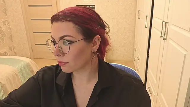 Snapshot of EmiStevens chatting on 10-30-25, 07:54 EmiStevens online show from 10-30-25, 07:54