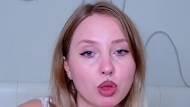 CandiceKingzz online show from 10-18-25, 08:31
