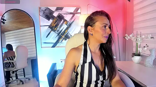 Snapshot of indigo_wild_ chatting on 05-17-26, 12:08 indigo wild online show from 05-17-26, 12:08