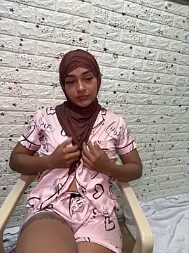 Snapshot of CelestSkyy chatting on 11-08-25, 06:29 CelestSkyy online show from 11-08-25, 06:29