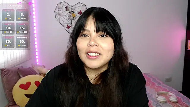 Snapshot of EllieMoonX chatting on 07-20-26, 10:45 EllieMoonX online show from 07-20-26, 10:45