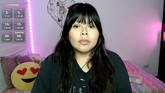 Snapshot of EllieMoonX chatting on 07-22-26, 11:29 EllieMoonX online show from 07-22-26, 11:29
