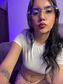 Snapshot of Lucy_699 chatting on 04-27-26, 06:33 Lucy 699 online show from 04-27-26, 06:33