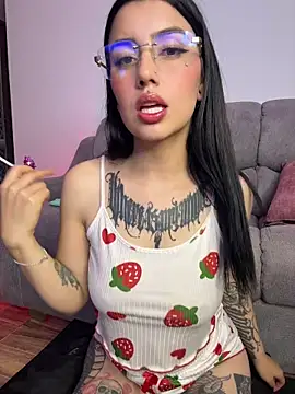 Snapshot of Lucy_699 chatting on 05-15-26, 06:42 Lucy 699 online show from 05-15-26, 06:42