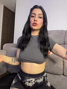 Snapshot of Lucy_699 chatting on 06-18-26, 04:02 Lucy 699 online show from 06-18-26, 04:02
