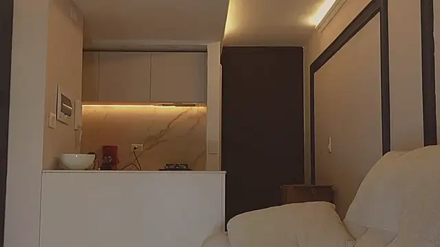 AbrilColls  online show from 10-28-25, 06:50