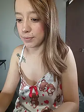 Snapshot of LunaDelire chatting on 10-12-25, 12:26 LunaDelire online show from 10-12-25, 12:26