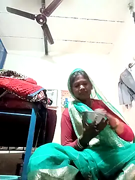 Hot hat online show from 10-11-25, 03:39