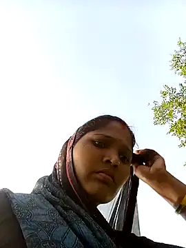 Hot hat online show from 10-19-25, 02:56