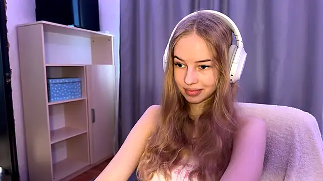 LunaCrave online show from 10-20-25, 09:54