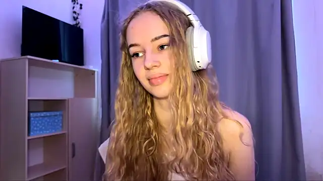 LunaCrave online show from 10-22-25, 09:42