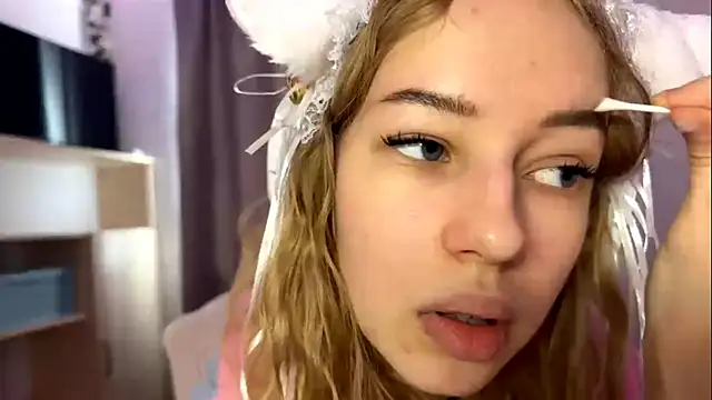 LunaCrave online show from 10-23-25, 09:30