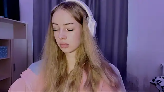 LunaCrave online show from 10-27-25, 09:35