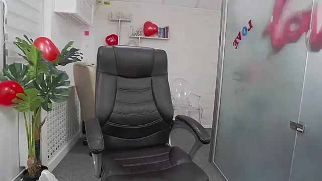 YaraXCox online show from 02-13-26, 03:46