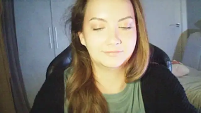 Snapshot of MoodieMira chatting on 04-12-26, 09:20 MoodieMira online show from 04-12-26, 09:20