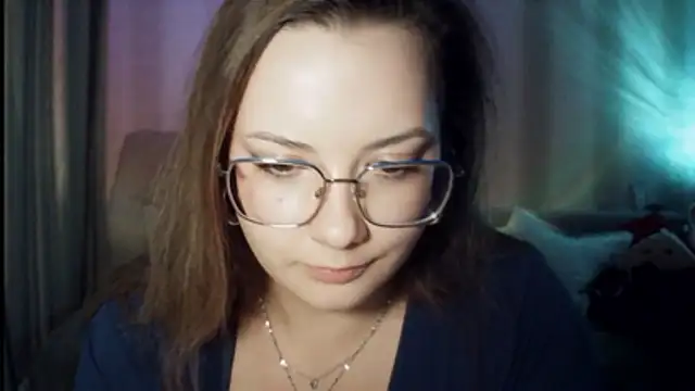 Snapshot of MoodieMira chatting on 04-24-26, 10:45 MoodieMira online show from 04-24-26, 10:45