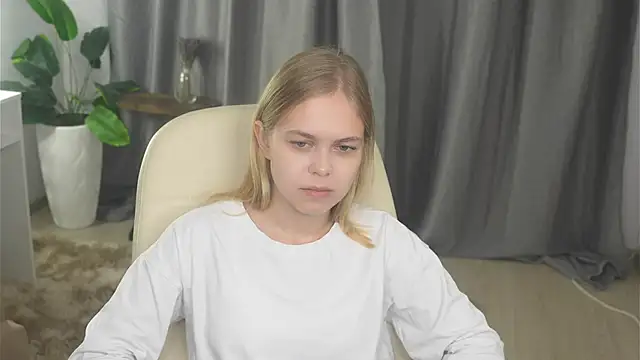 Snapshot of BriannaDense chatting on 10-10-25, 08:46 BriannaDense online show from 10-10-25, 08:46