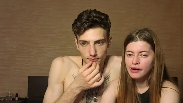 EmiliaCouple online show from 06-21-26, 11:13