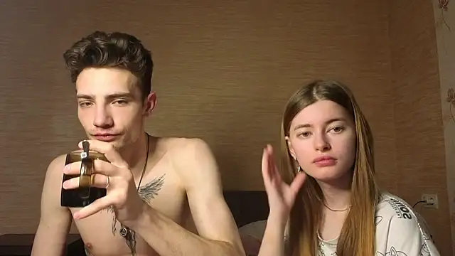 EmiliaCouple online show from 06-23-26, 11:19