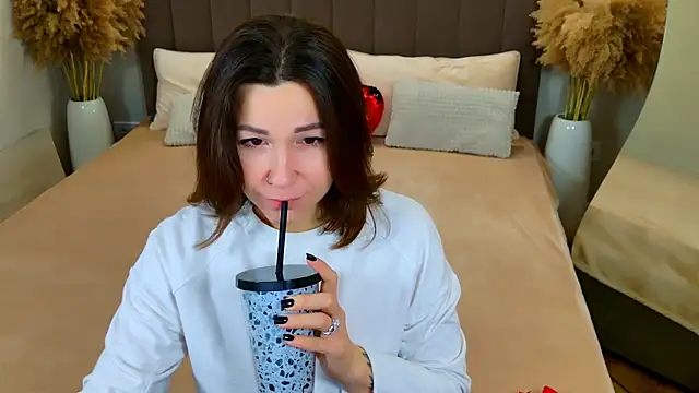 Snapshot of EdenSolis chatting on 03-08-26, 09:24 EdenSolis online show from 03-08-26, 09:24