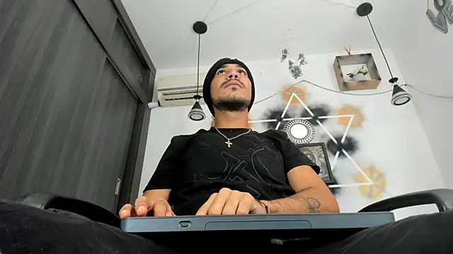 Snapshot of jhapsson_wong chatting on 10-18-25, 03:02 jhapsson wong online show from 10-18-25, 03:02