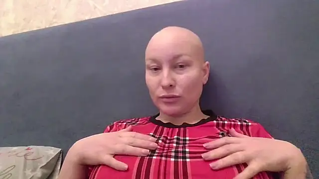 Snapshot of SweetKrysty chatting on 10-19-25, 08:42 SweetKrysty online show from 10-19-25, 08:42