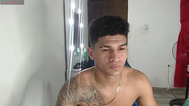 Snapshot of Angel_LatinGuy chatting on 10-13-25, 06:02 Angel LatinGuy online show from 10-13-25, 06:02