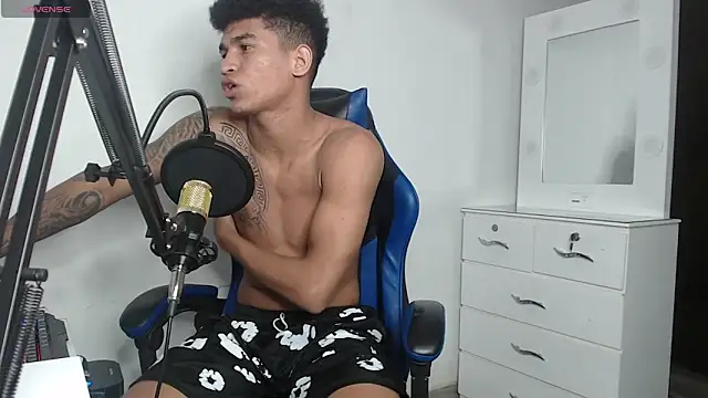 Snapshot of Angel_LatinGuy chatting on 10-18-25, 08:53 Angel LatinGuy online show from 10-18-25, 08:53