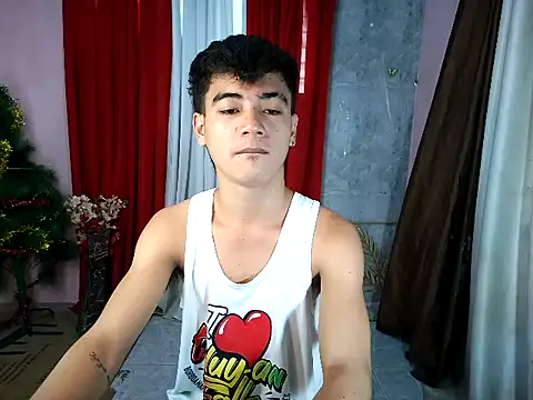 Snapshot of boy_raphael chatting on 10-15-25, 04:12 boy raphael online show from 10-15-25, 04:12