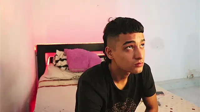 Snapshot of AnyRUSSO chatting on 12-01-25, 10:59 AnyRUSSO online show from 12-01-25, 10:59