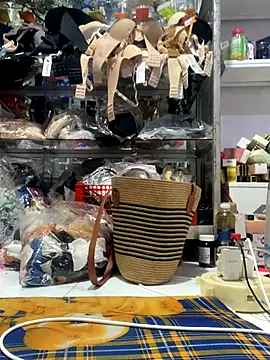 Min 719 online show from 10-19-25, 04:57
