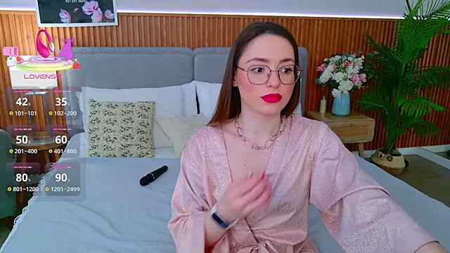 Snapshot of JulliRoss chatting on 05-18-26, 05:02 JulliRoss online show from 05-18-26, 05:02
