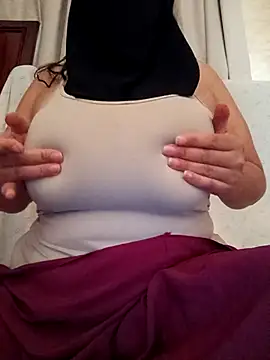 Snapshot of Ranya-50 chatting on 10-13-25, 02:39 Ranya-50 online show from 10-13-25, 02:39