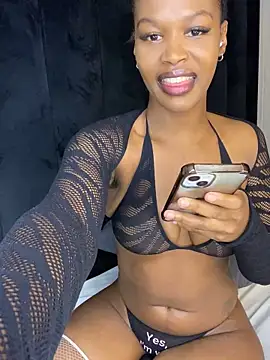 Lovee Lucia online show from 12-03-25, 09:46