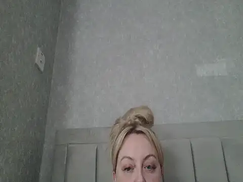 Snapshot of kikicupcake chatting on 10-11-25, 12:58 kikicupcake online show from 10-11-25, 12:58