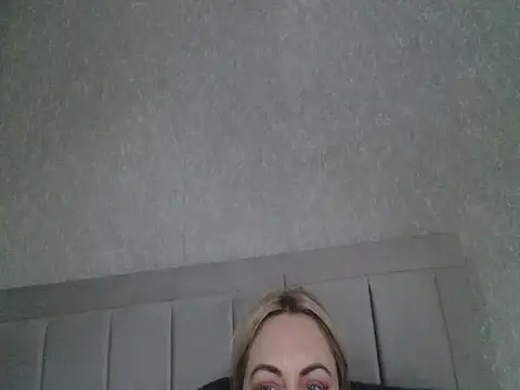 Snapshot of kikicupcake chatting on 10-14-25, 10:49 kikicupcake online show from 10-14-25, 10:49