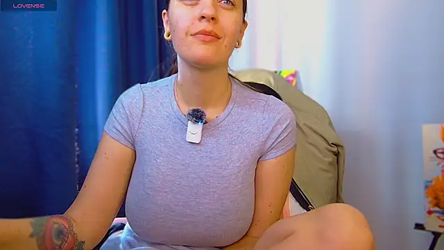 Snapshot of Ann_mikela chatting on 05-25-26, 12:44 Ann mikela online show from 05-25-26, 12:44