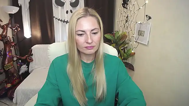 Snapshot of AnitaBlommby chatting on 10-12-25, 12:15 AnitaBlommby online show from 10-12-25, 12:15