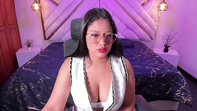 natachacole online show from 10-16-25, 11:22