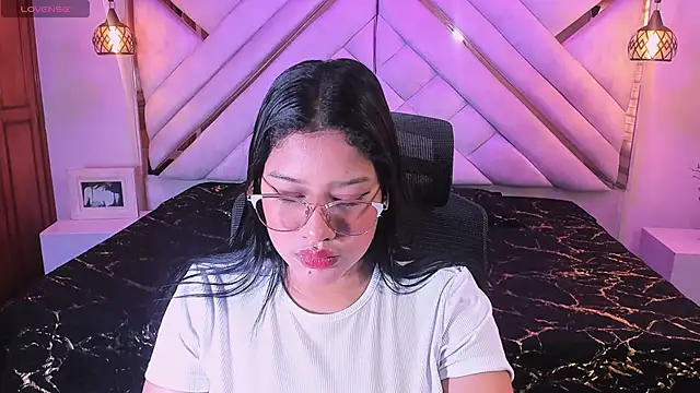 natachacole online show from 10-20-25, 11:10