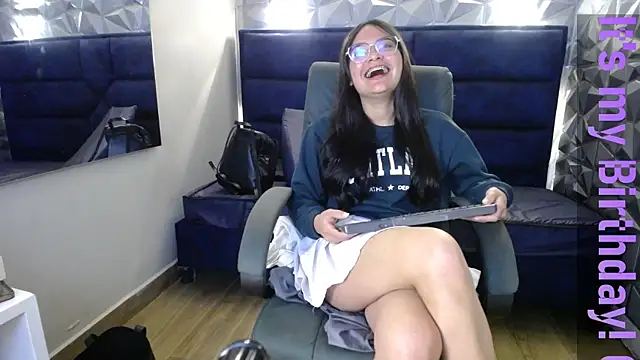 Snapshot of _kita chatting on 11-19-25, 12:05 kita online show from 11-19-25, 12:05