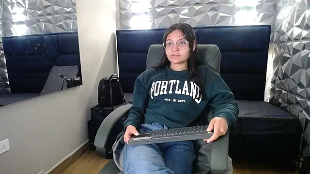 Snapshot of _kita chatting on 11-25-25, 11:54 kita online show from 11-25-25, 11:54