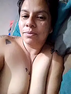 Snapshot of Aniittaaa chatting on 10-17-25, 11:51 Aniittaaa online show from 10-17-25, 11:51