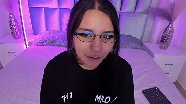 HollyPeach online show from 04-20-26, 07:37